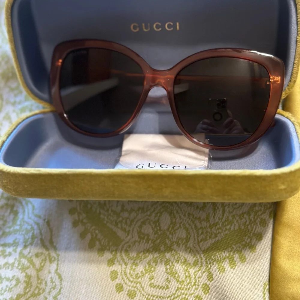 Gucci Round Frame Sunglasses - Picture 7 of 7